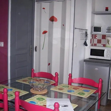 בית נופש Petite Maison Charentaise ז'ונזאק